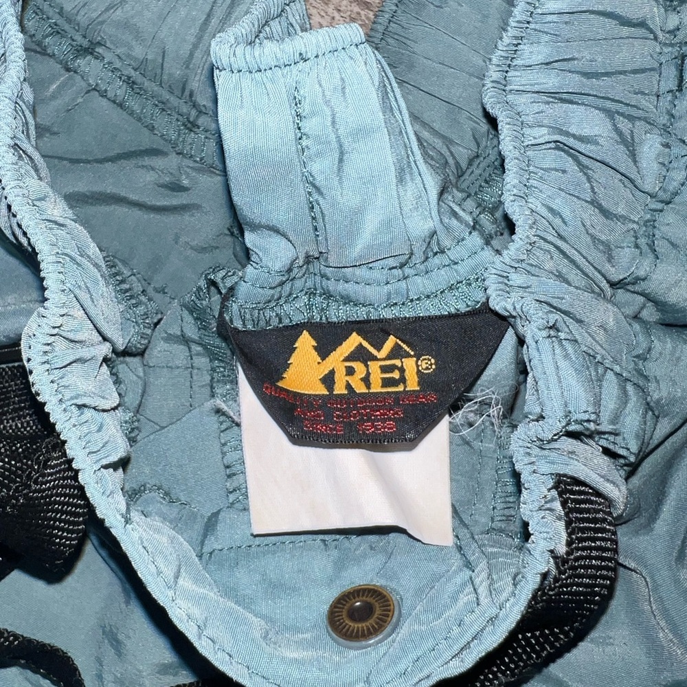 REI Pants / Shorts with Adjustable Waist Size Medium - Picture 4 of 5
